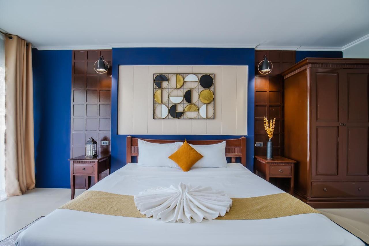 Time Out Hotel Patong Esterno foto