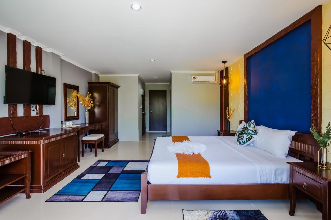 Time Out Hotel Patong Esterno foto