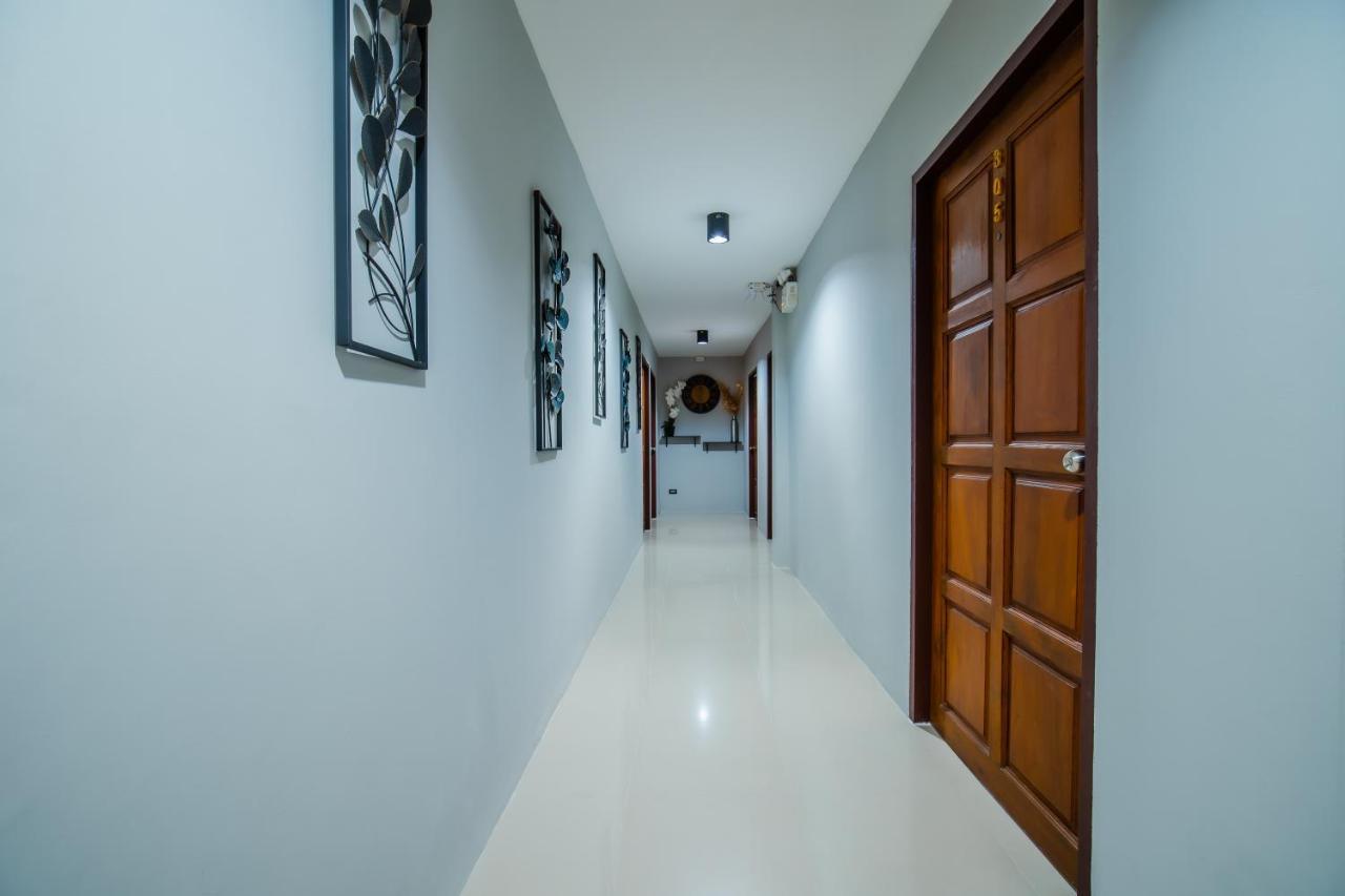 Time Out Hotel Patong Esterno foto