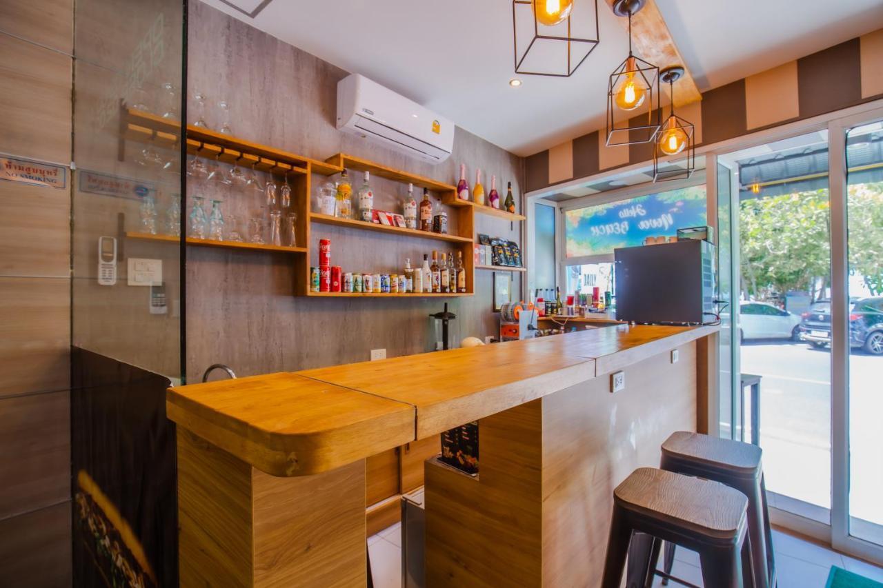 Time Out Hotel Patong Esterno foto