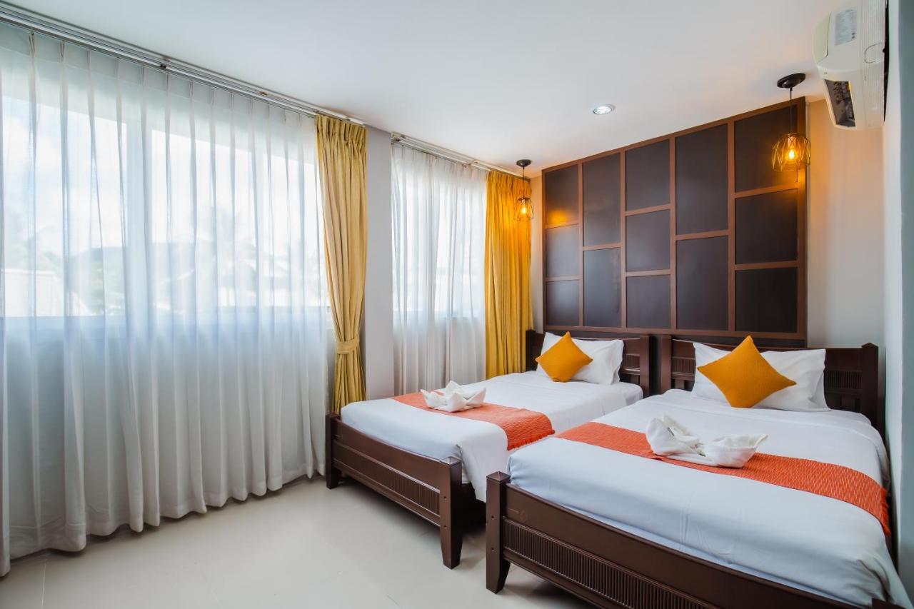Time Out Hotel Patong Esterno foto