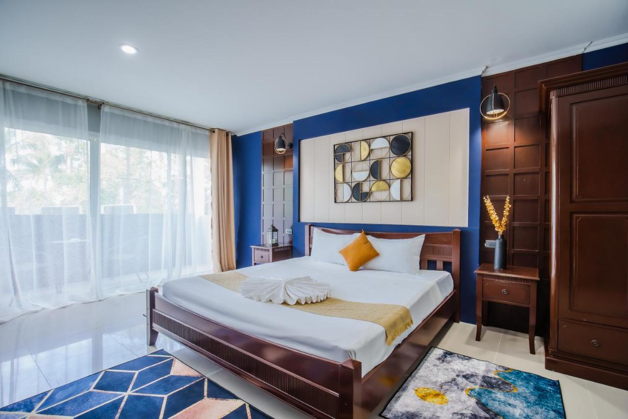 Time Out Hotel Patong Esterno foto