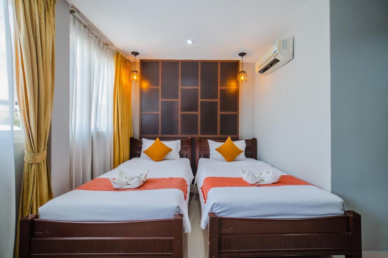 Time Out Hotel Patong Esterno foto