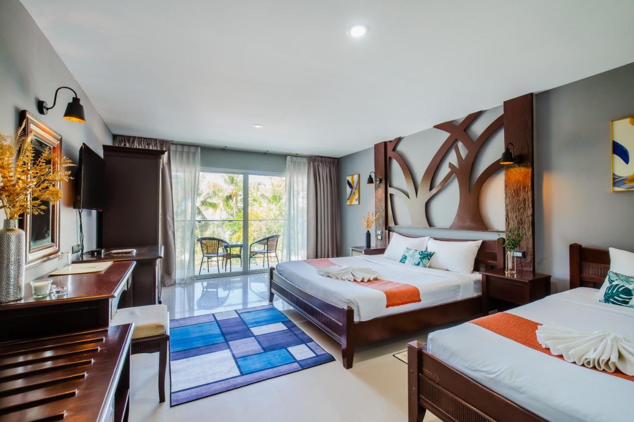 Time Out Hotel Patong Esterno foto