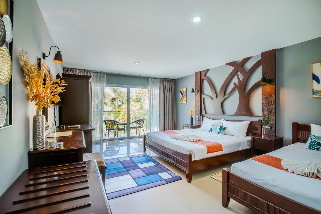 Time Out Hotel Patong Esterno foto