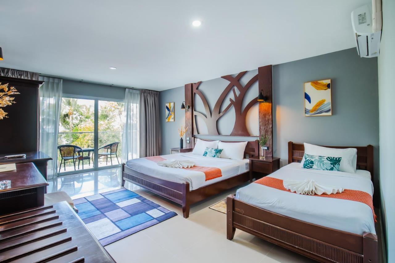 Time Out Hotel Patong Esterno foto