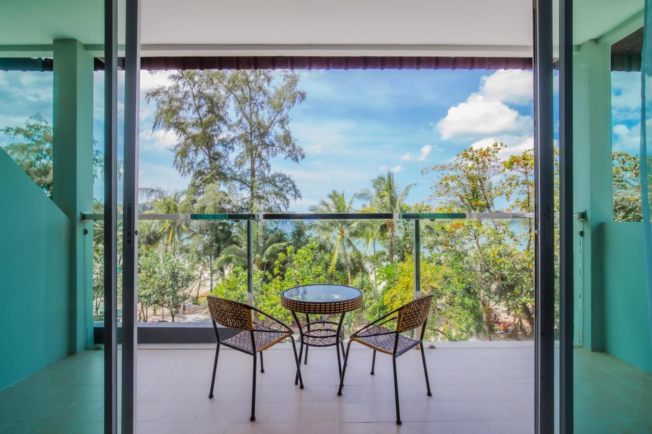Time Out Hotel Patong Esterno foto