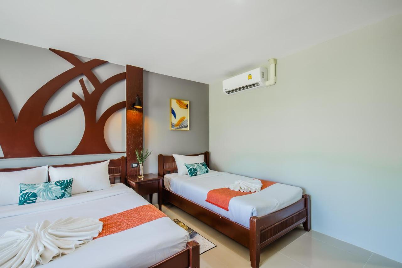 Time Out Hotel Patong Esterno foto